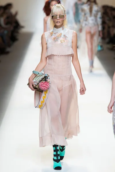 Look 44
